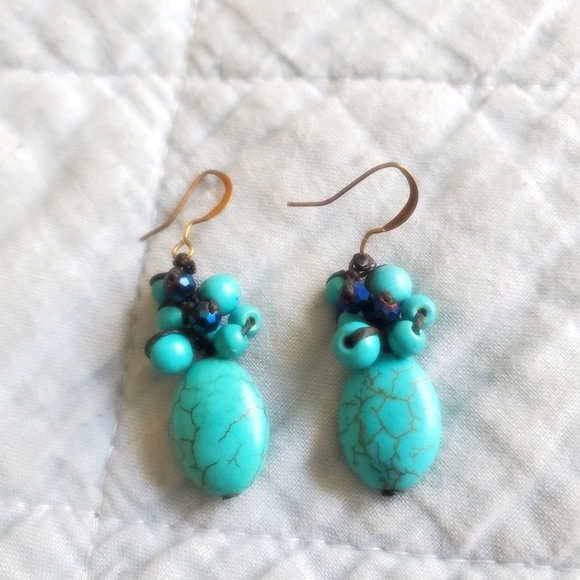 Turquoise beaded earrings - Picture 2 of 2